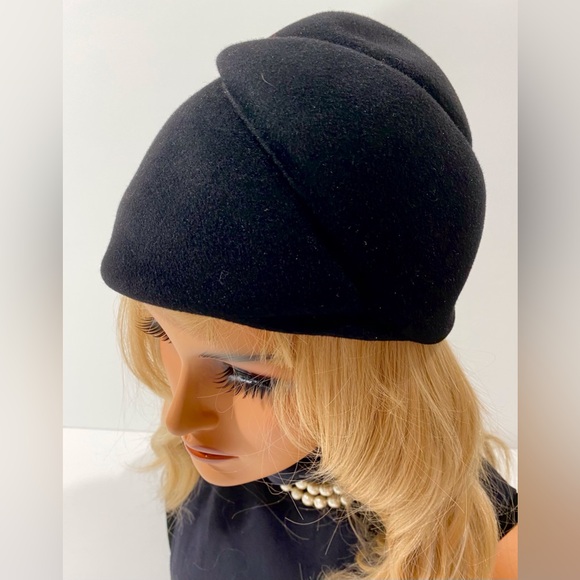 Fabulous black chic felt hat from the 90s main image 5